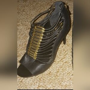 Vince Camuto size 7 black with Gold